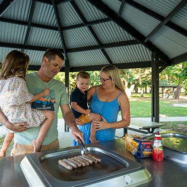 Quens-Park-BBQ_web.jpg
