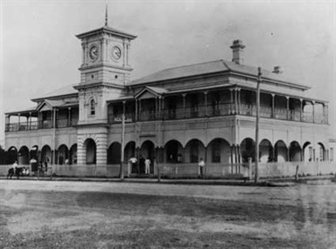 web-Post-Office-building-at-River-St-Mackay-ca1895.jpg